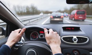 Hướng dẫn cách học lái xe ô tô trong tình huống tắc đường